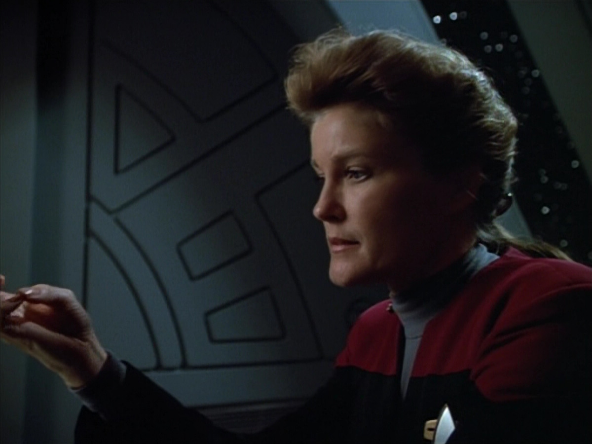 extant_StarTrek_VOY_4x07-ScientificMethod_01201.jpg