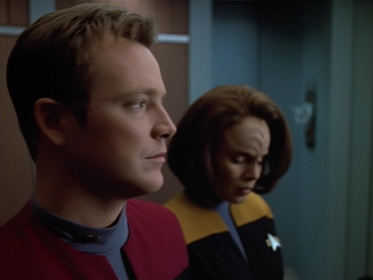 extant_StarTrek_VOY_4x07-ScientificMethod_01204.jpg