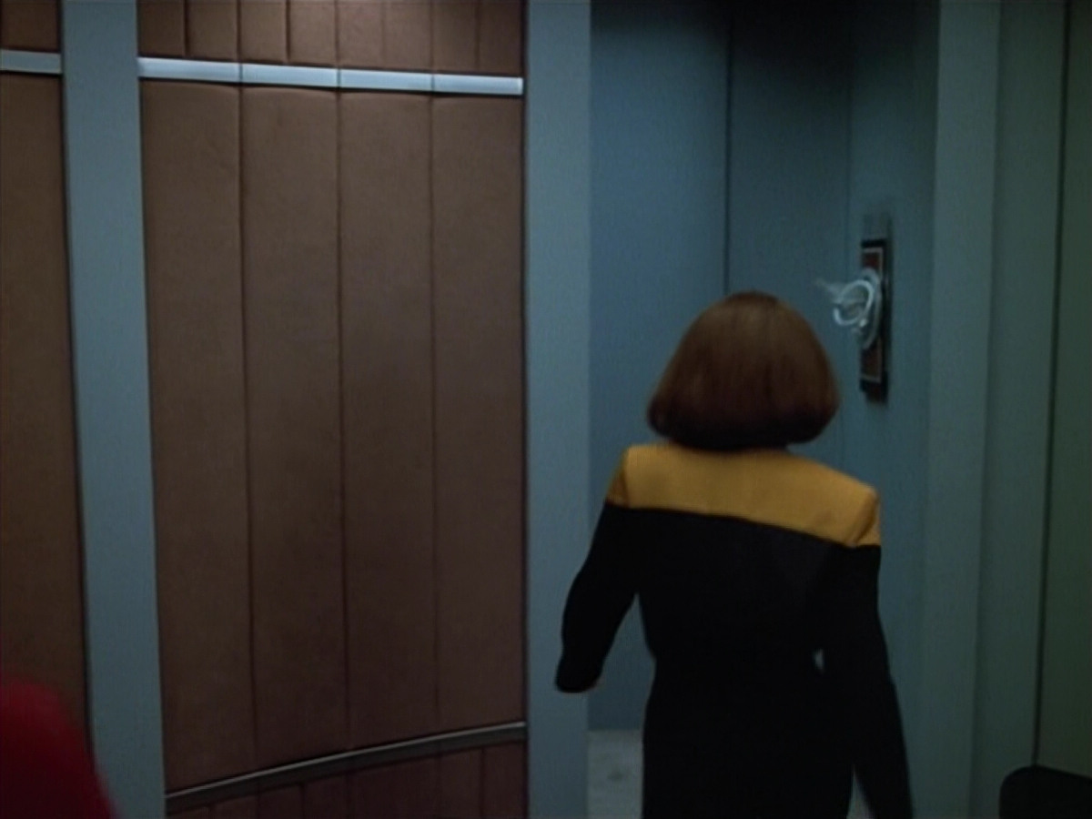extant_StarTrek_VOY_4x07-ScientificMethod_01207.jpg