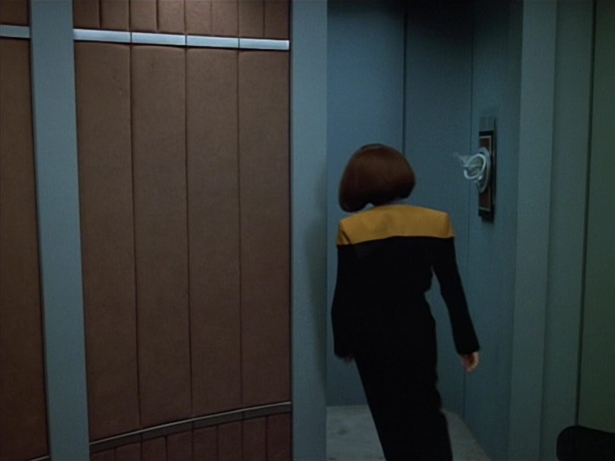 extant_StarTrek_VOY_4x07-ScientificMethod_01208.jpg