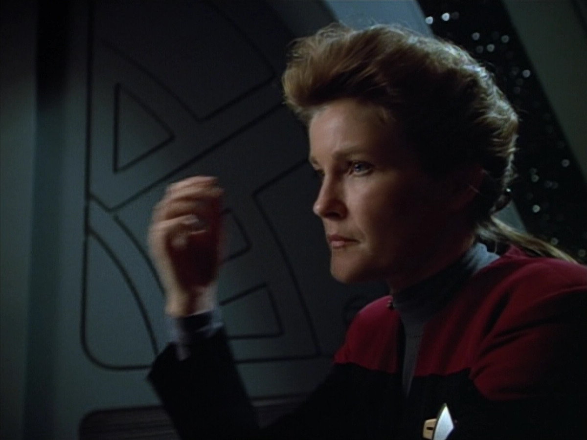 extant_StarTrek_VOY_4x07-ScientificMethod_01209.jpg