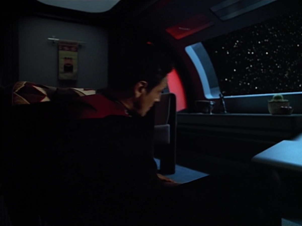 extant_StarTrek_VOY_4x07-ScientificMethod_01237.jpg