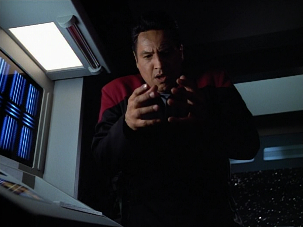 extant_StarTrek_VOY_4x07-ScientificMethod_01265.jpg
