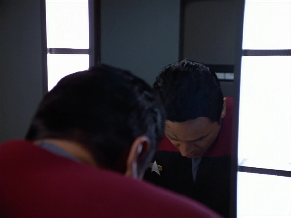 extant_StarTrek_VOY_4x07-ScientificMethod_01283.jpg