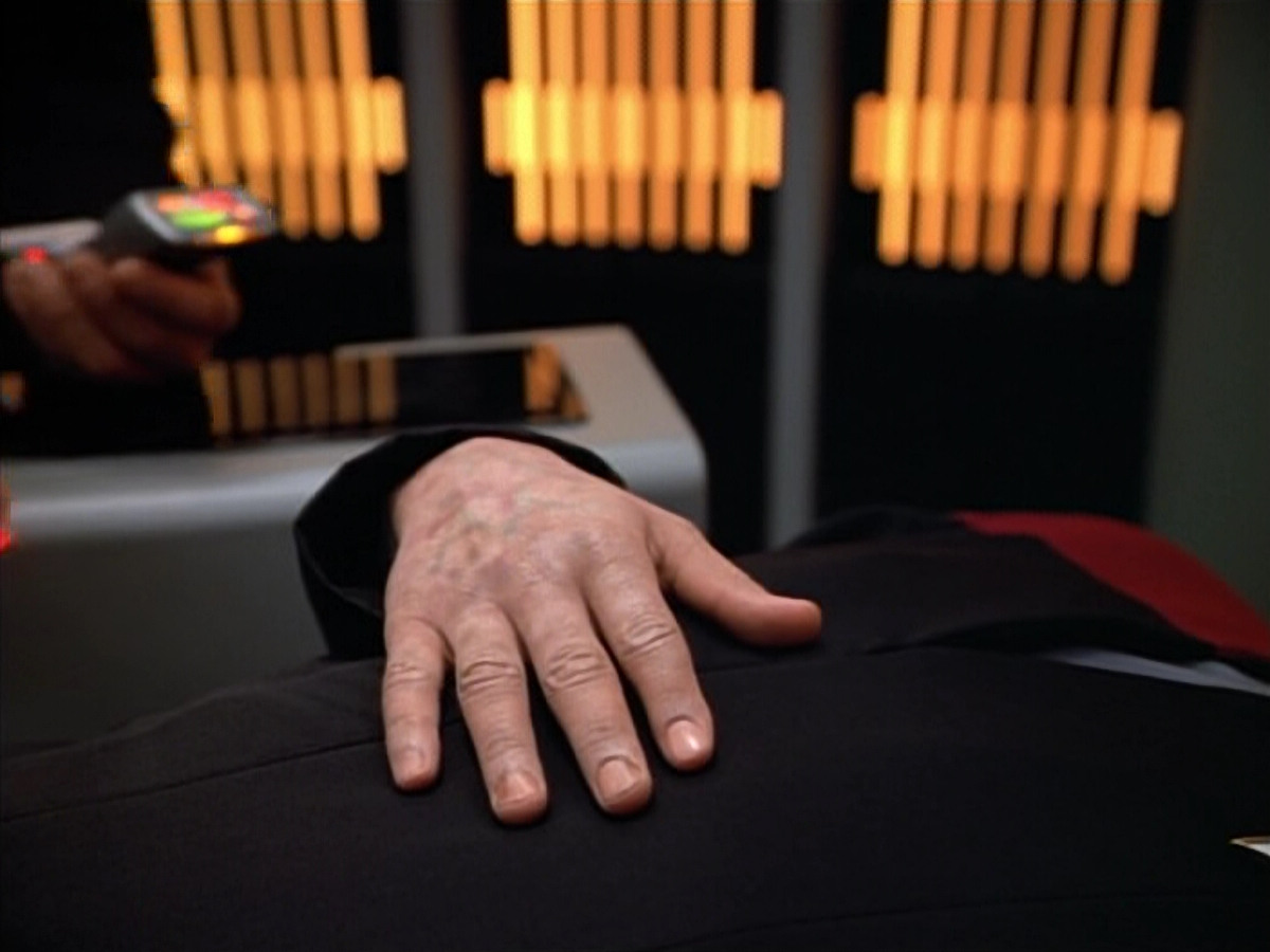 extant_StarTrek_VOY_4x07-ScientificMethod_01306.jpg