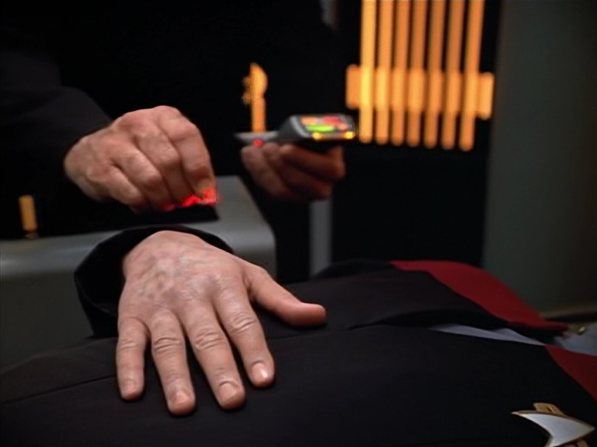 extant_StarTrek_VOY_4x07-ScientificMethod_01309.jpg