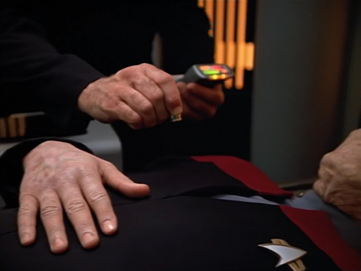 extant_StarTrek_VOY_4x07-ScientificMethod_01310.jpg