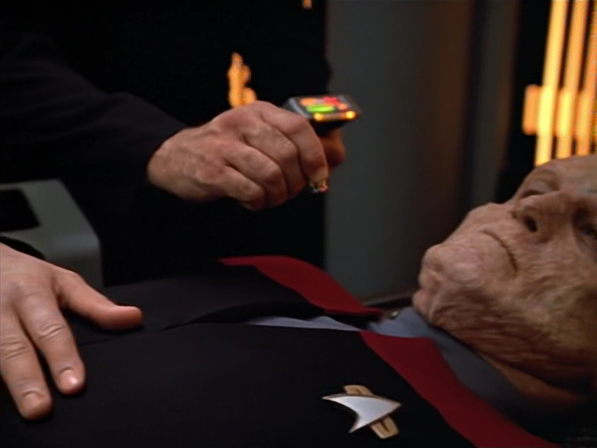 extant_StarTrek_VOY_4x07-ScientificMethod_01311.jpg