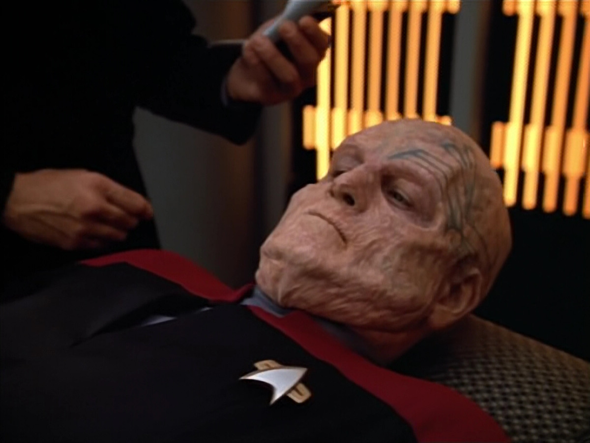 extant_StarTrek_VOY_4x07-ScientificMethod_01316.jpg