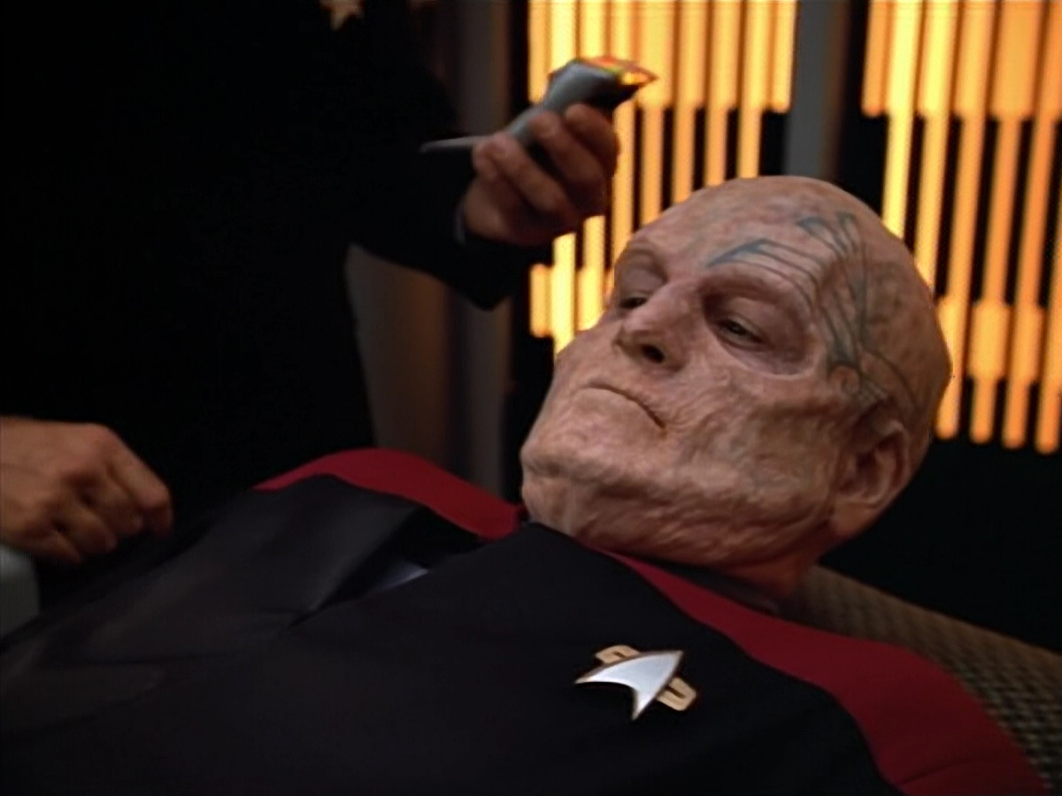 extant_StarTrek_VOY_4x07-ScientificMethod_01317.jpg