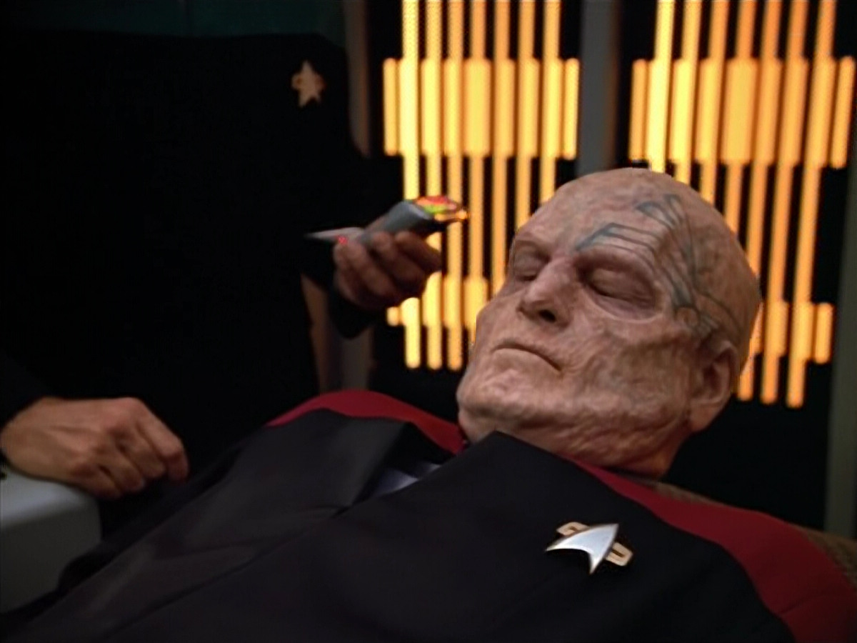 extant_StarTrek_VOY_4x07-ScientificMethod_01318.jpg
