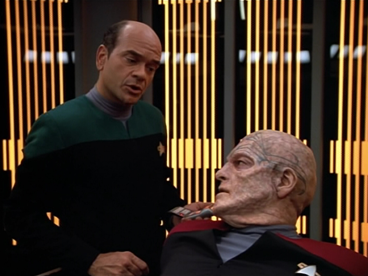 extant_StarTrek_VOY_4x07-ScientificMethod_01324.jpg