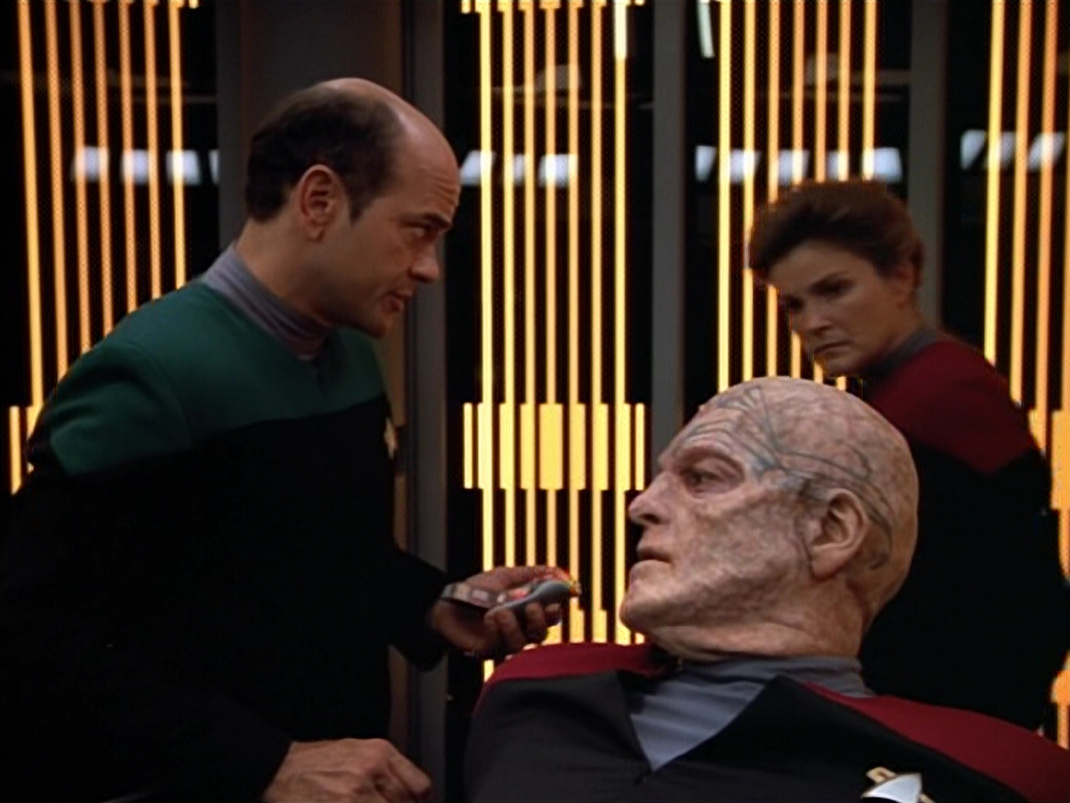 extant_StarTrek_VOY_4x07-ScientificMethod_01327.jpg