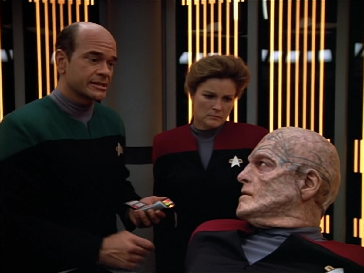 extant_StarTrek_VOY_4x07-ScientificMethod_01336.jpg