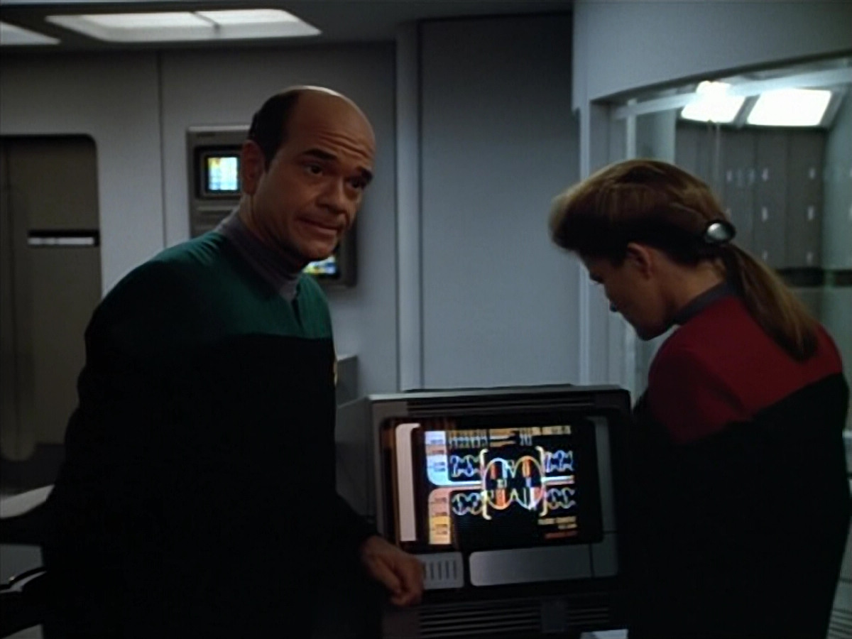 extant_StarTrek_VOY_4x07-ScientificMethod_01346.jpg