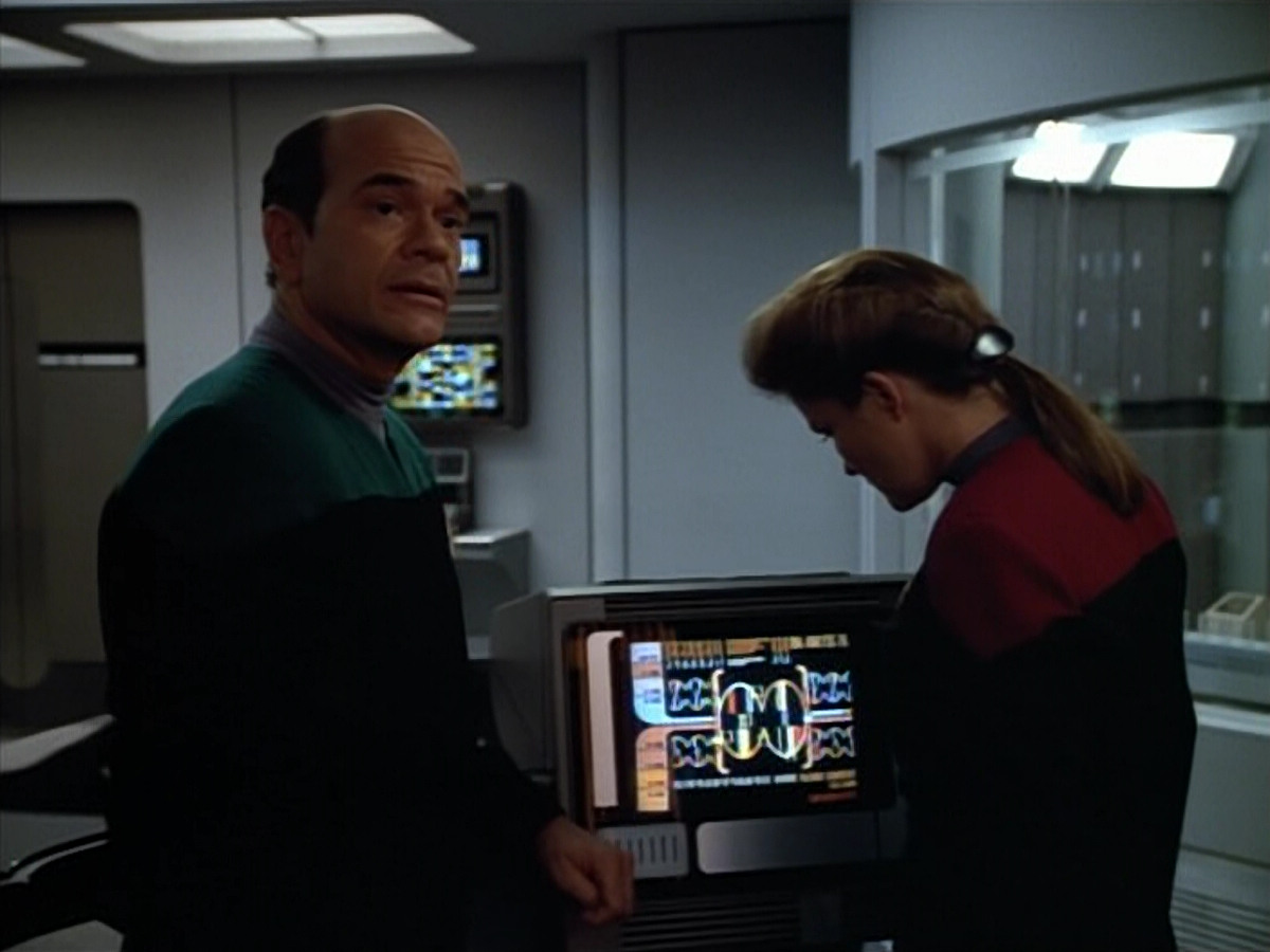 extant_StarTrek_VOY_4x07-ScientificMethod_01347.jpg