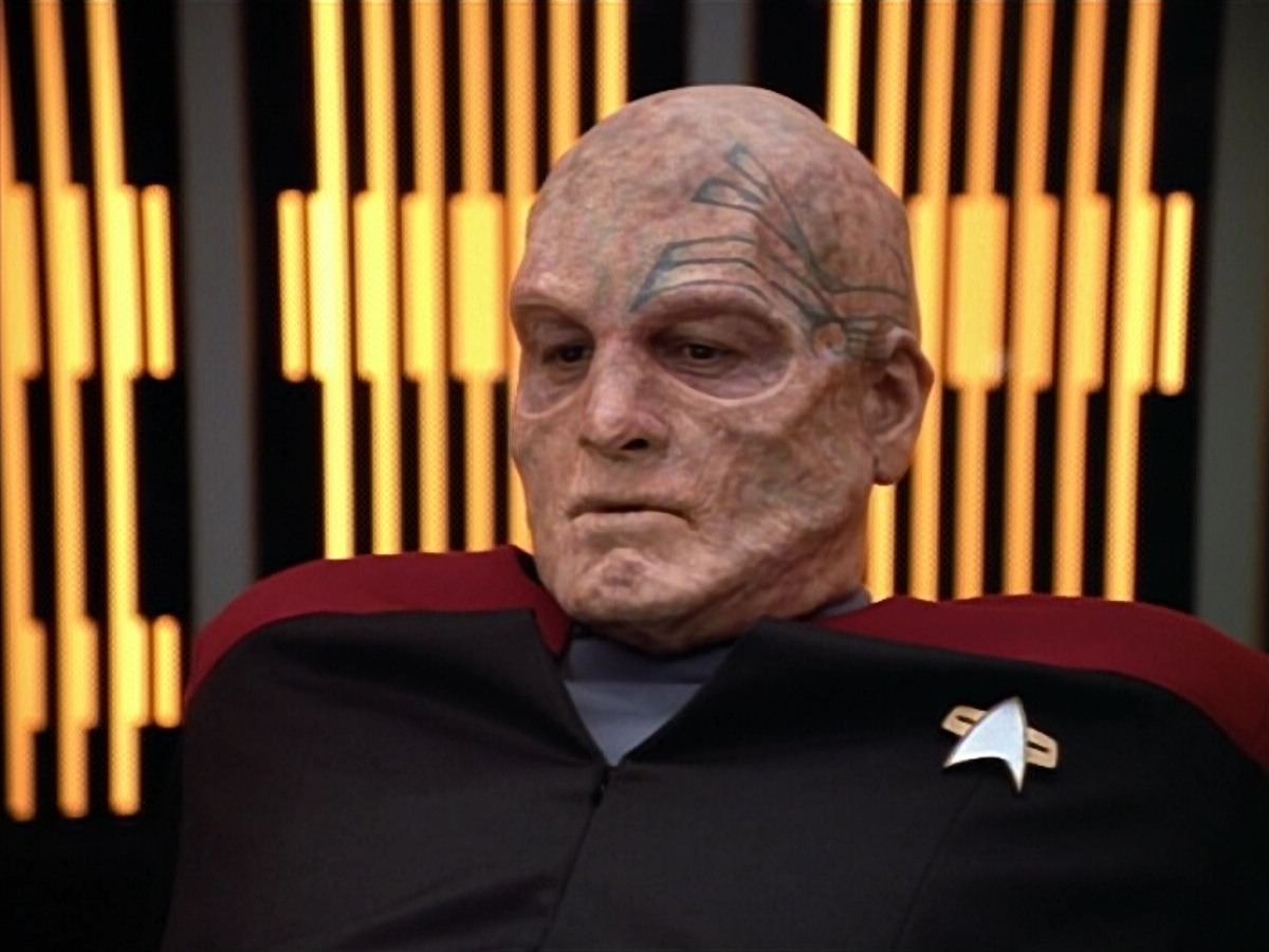 extant_StarTrek_VOY_4x07-ScientificMethod_01349.jpg