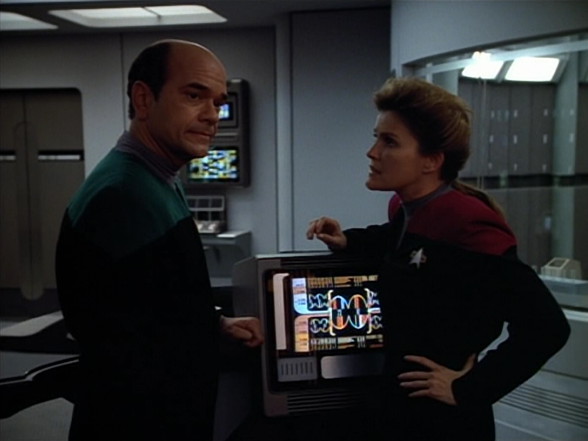 extant_StarTrek_VOY_4x07-ScientificMethod_01354.jpg