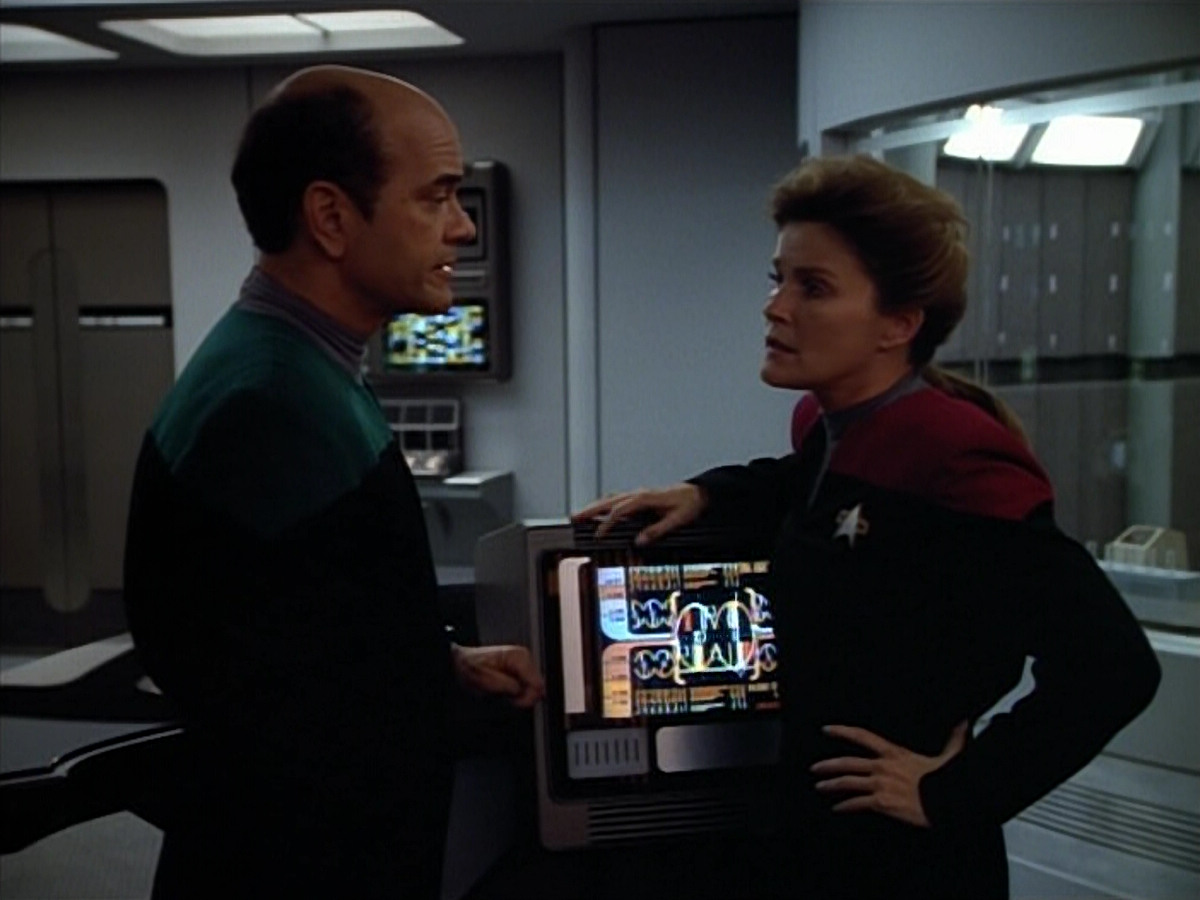 extant_StarTrek_VOY_4x07-ScientificMethod_01356.jpg