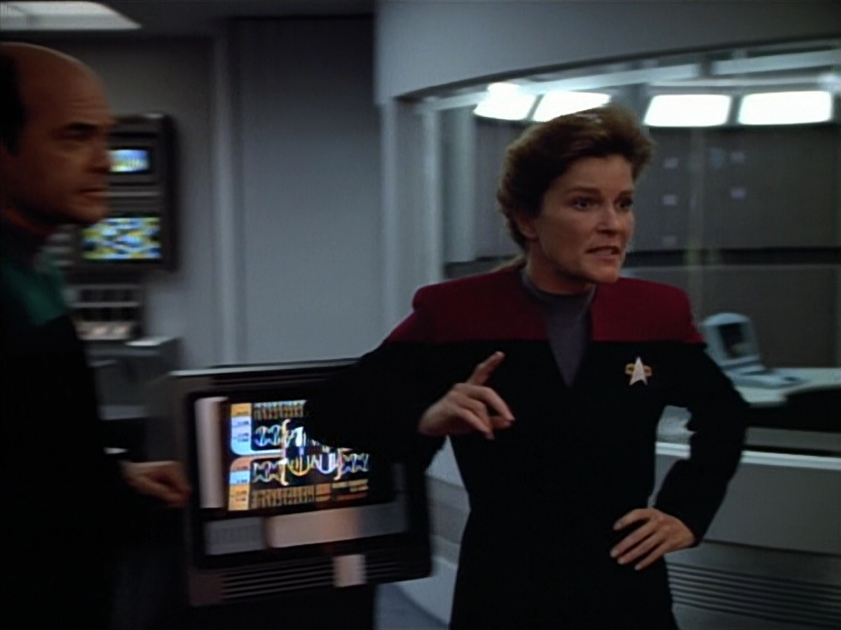 extant_StarTrek_VOY_4x07-ScientificMethod_01364.jpg