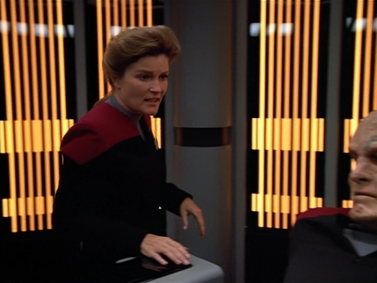 extant_StarTrek_VOY_4x07-ScientificMethod_01369.jpg