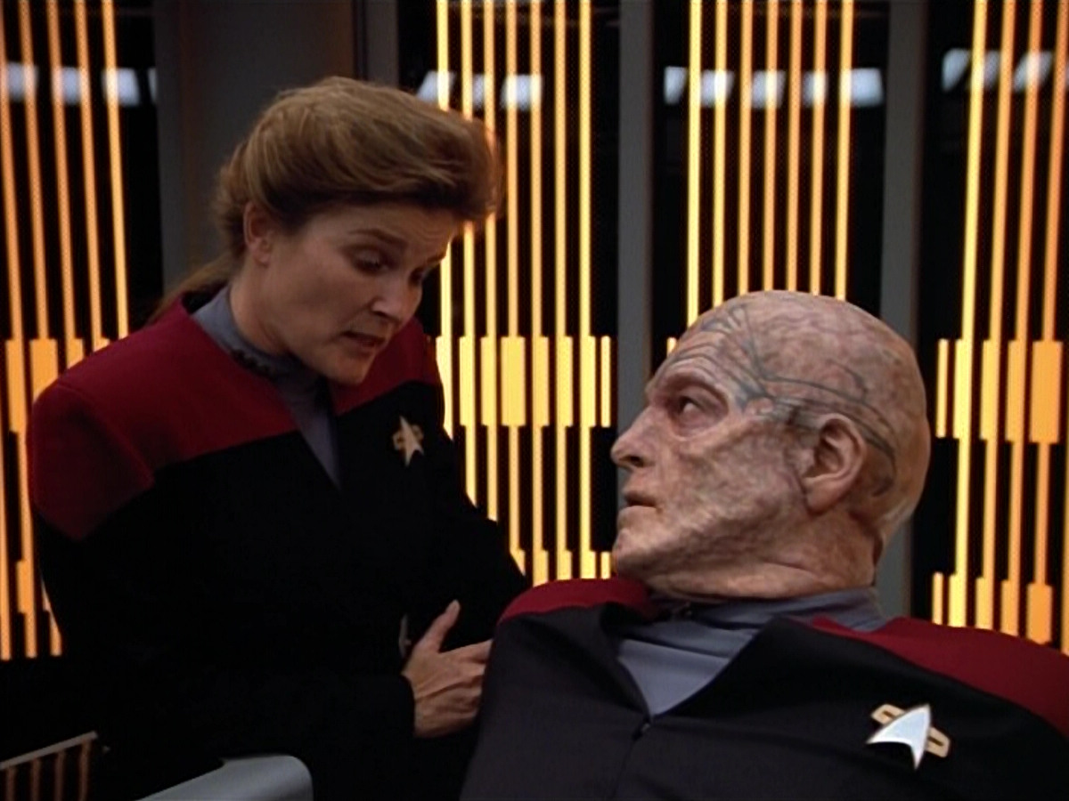 extant_StarTrek_VOY_4x07-ScientificMethod_01375.jpg