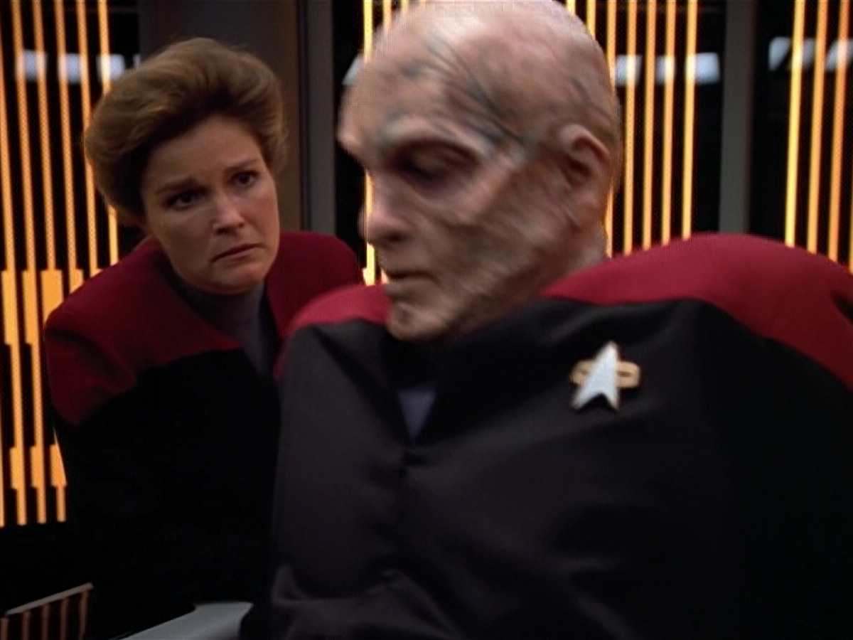extant_StarTrek_VOY_4x07-ScientificMethod_01388.jpg