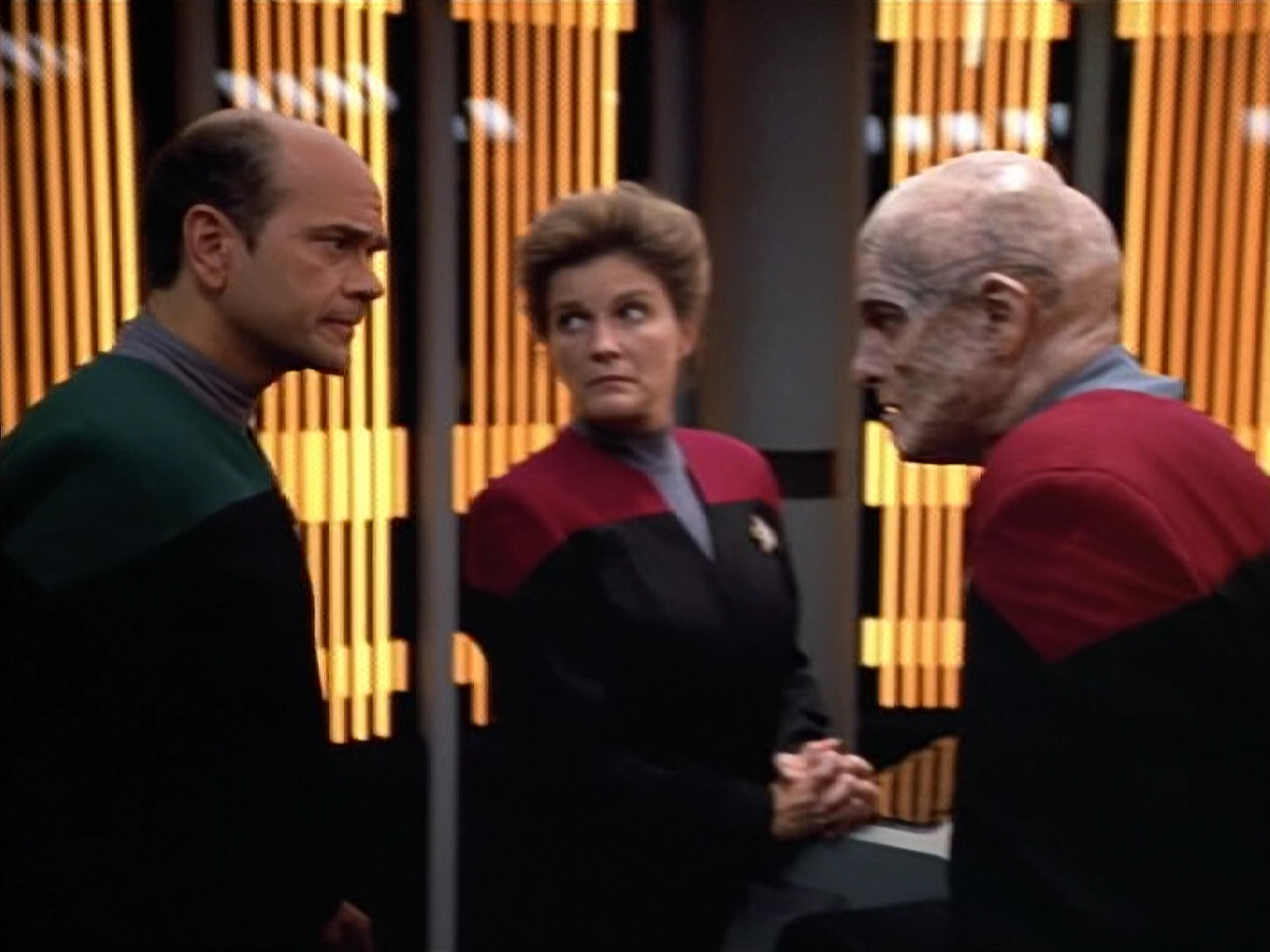 extant_StarTrek_VOY_4x07-ScientificMethod_01394.jpg