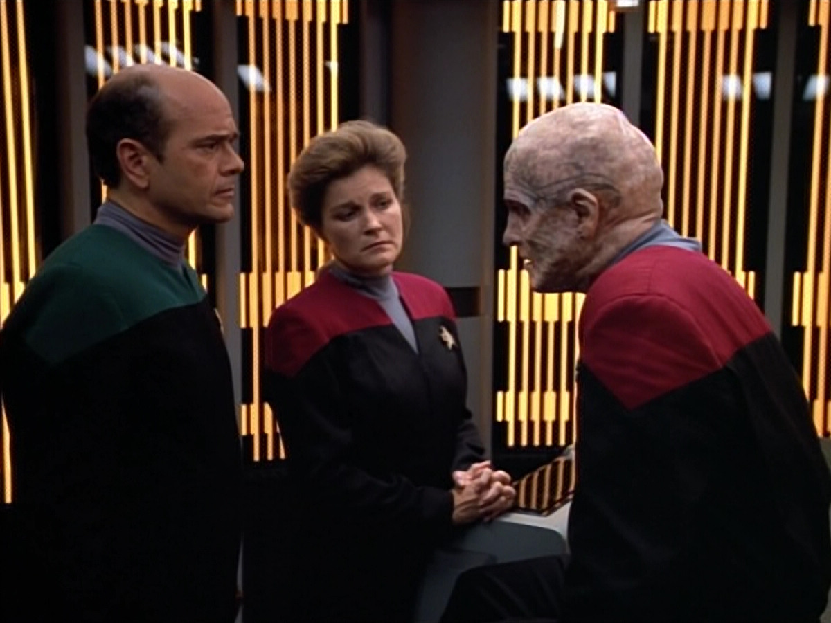 extant_StarTrek_VOY_4x07-ScientificMethod_01398.jpg