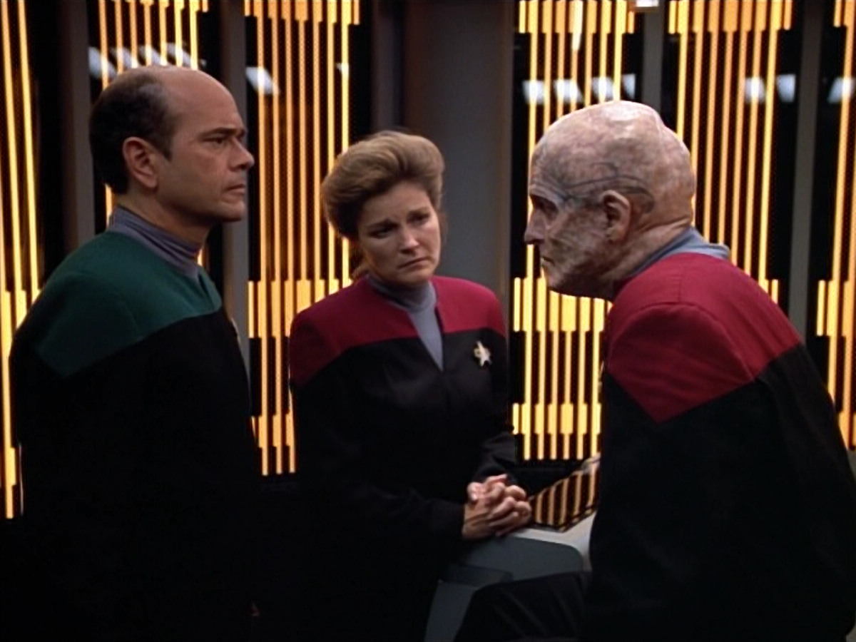 extant_StarTrek_VOY_4x07-ScientificMethod_01400.jpg