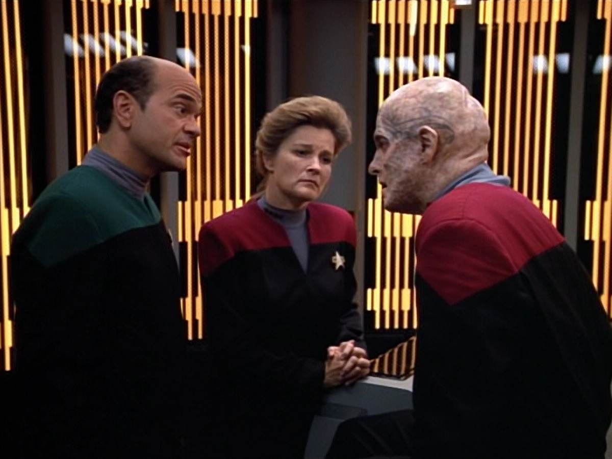 extant_StarTrek_VOY_4x07-ScientificMethod_01404.jpg