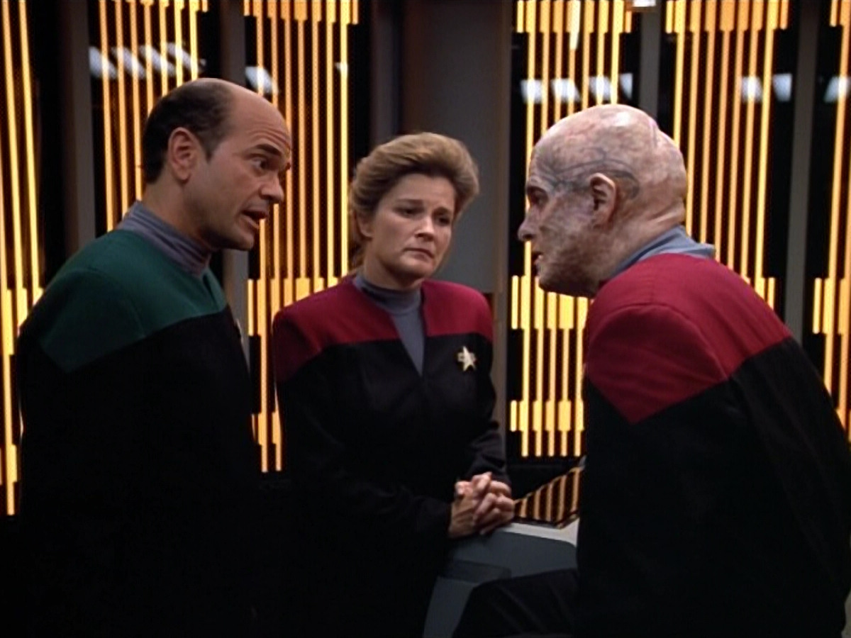extant_StarTrek_VOY_4x07-ScientificMethod_01405.jpg