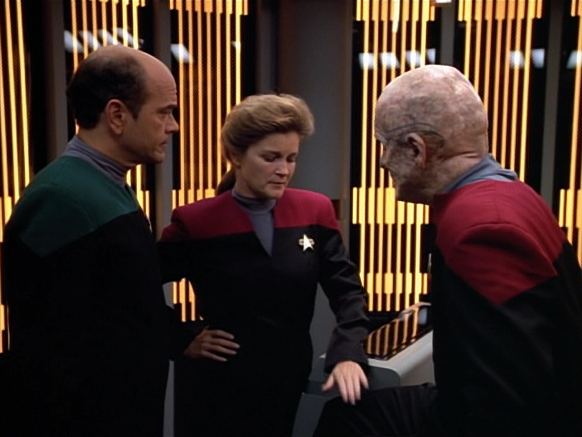 extant_StarTrek_VOY_4x07-ScientificMethod_01413.jpg