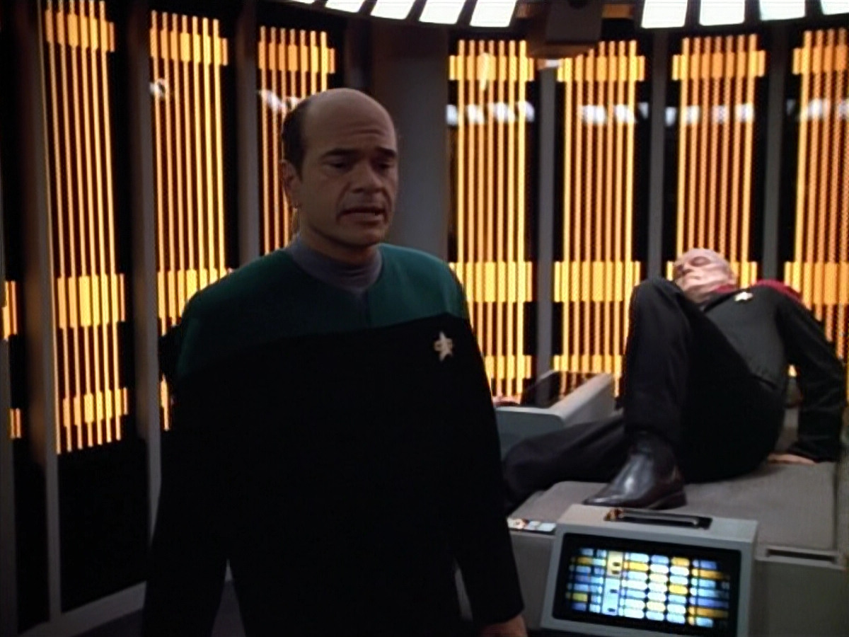 extant_StarTrek_VOY_4x07-ScientificMethod_01420.jpg