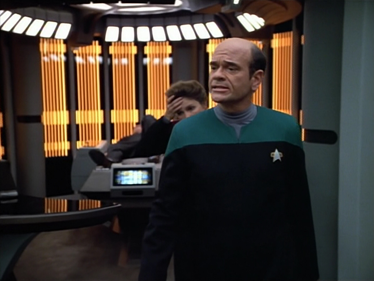 extant_StarTrek_VOY_4x07-ScientificMethod_01425.jpg