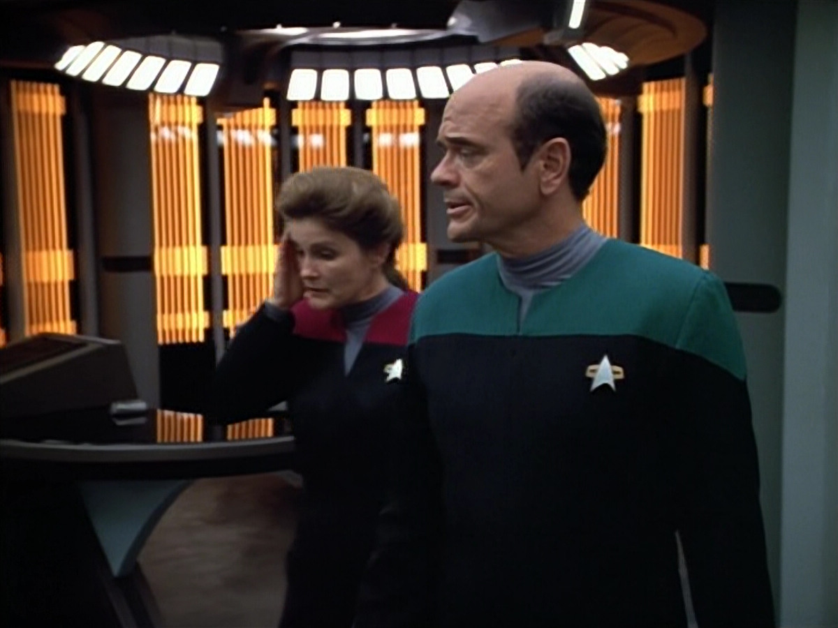 extant_StarTrek_VOY_4x07-ScientificMethod_01427.jpg