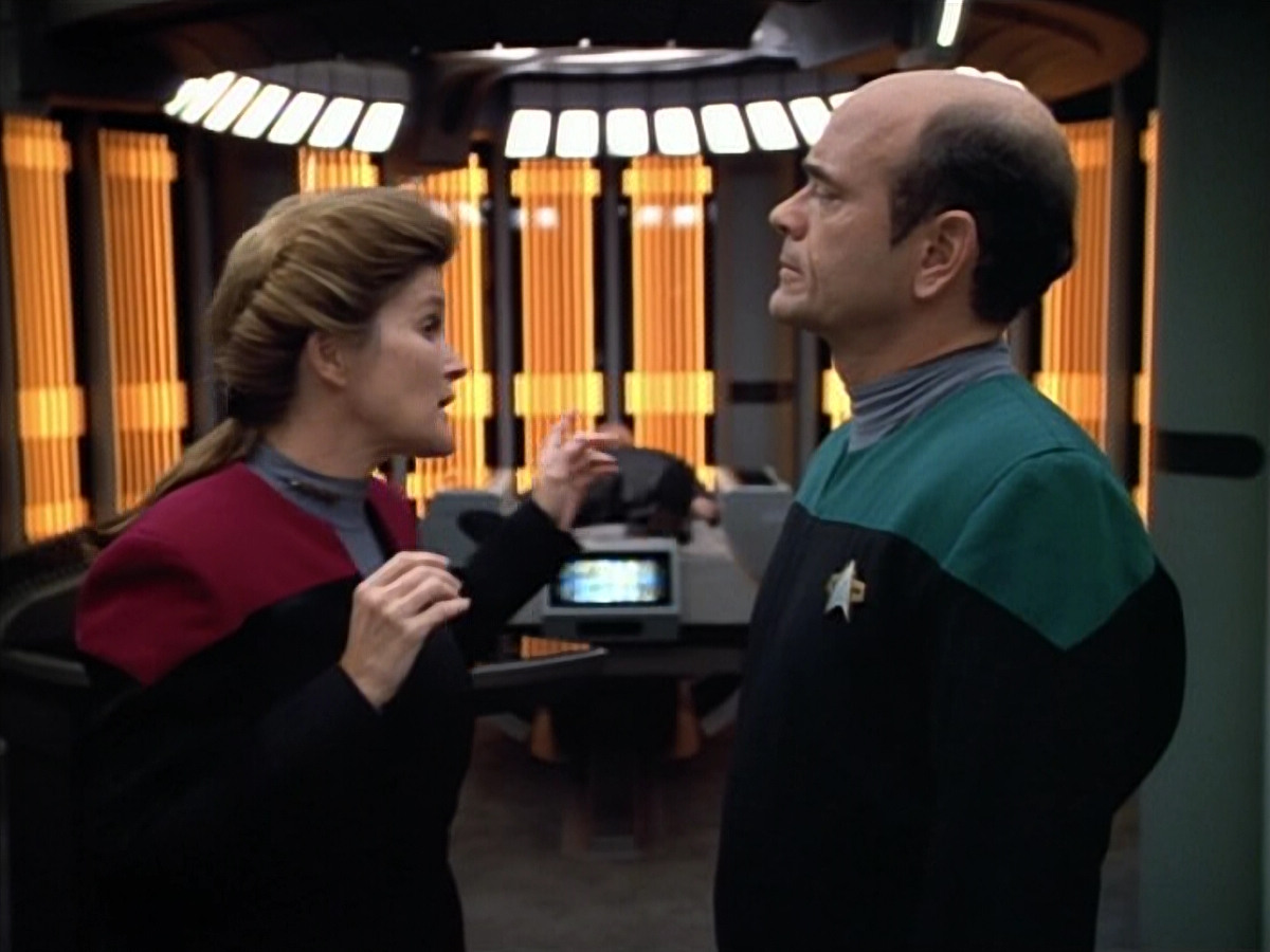 extant_StarTrek_VOY_4x07-ScientificMethod_01430.jpg