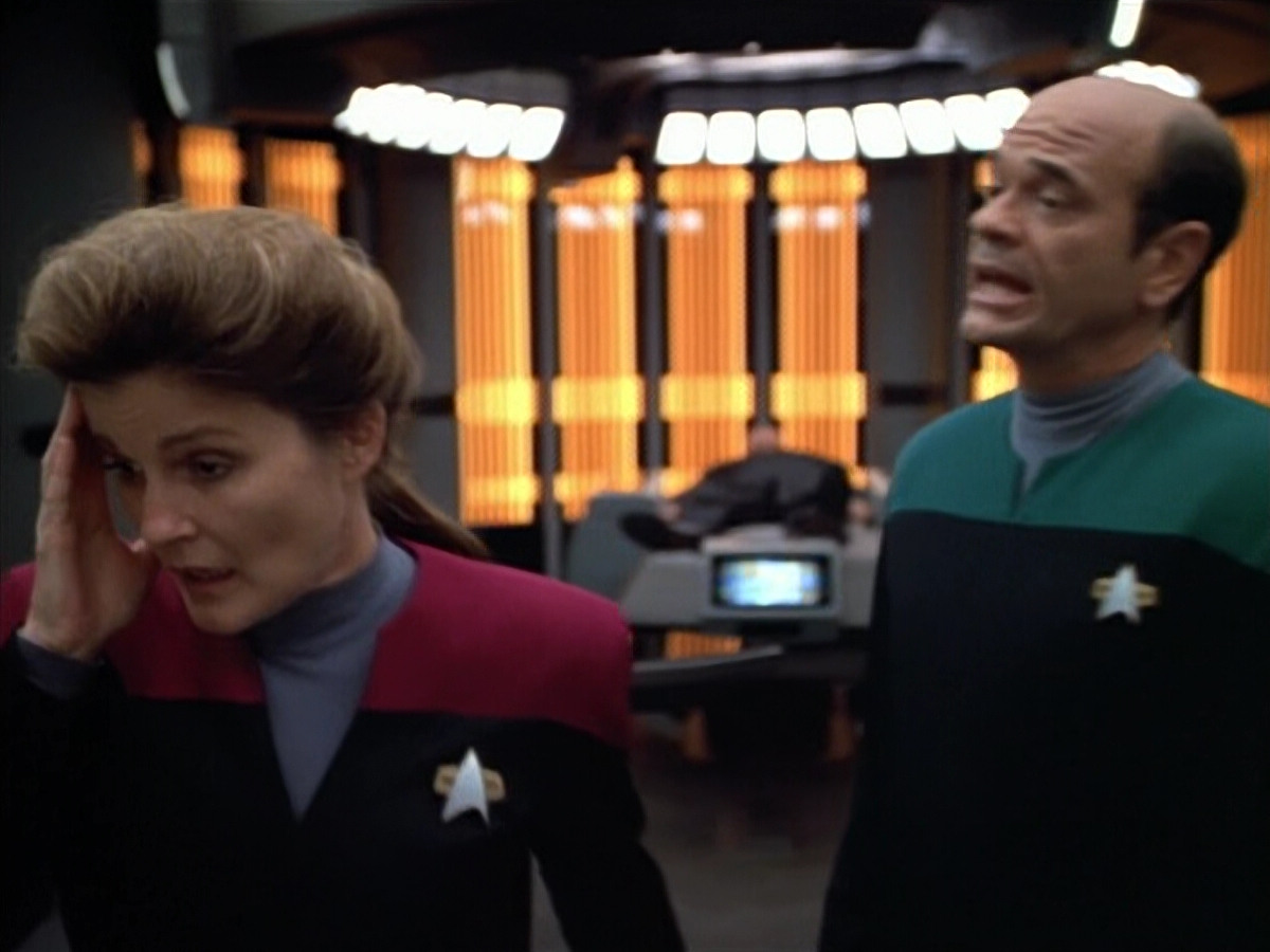 extant_StarTrek_VOY_4x07-ScientificMethod_01432.jpg