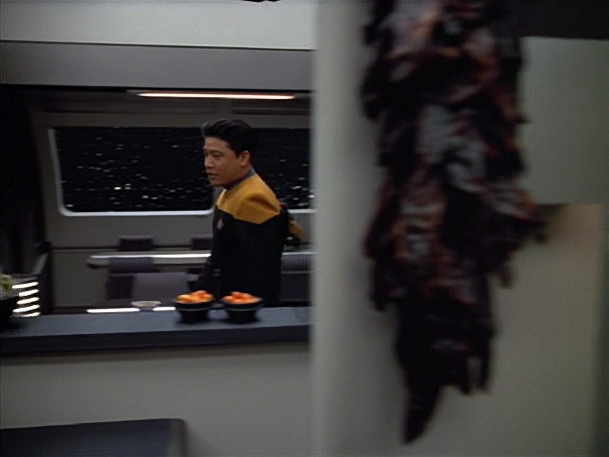 extant_StarTrek_VOY_4x07-ScientificMethod_01451.jpg
