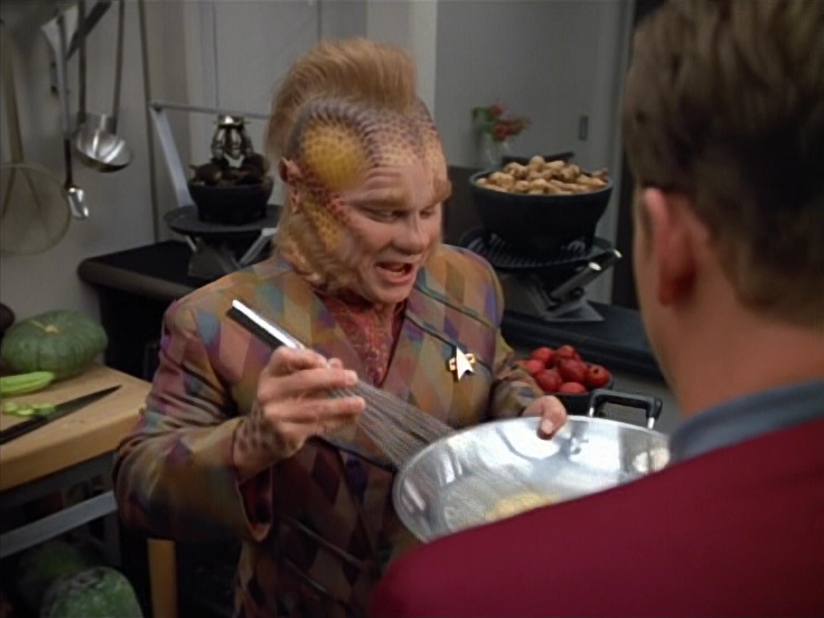 extant_StarTrek_VOY_4x07-ScientificMethod_01469.jpg