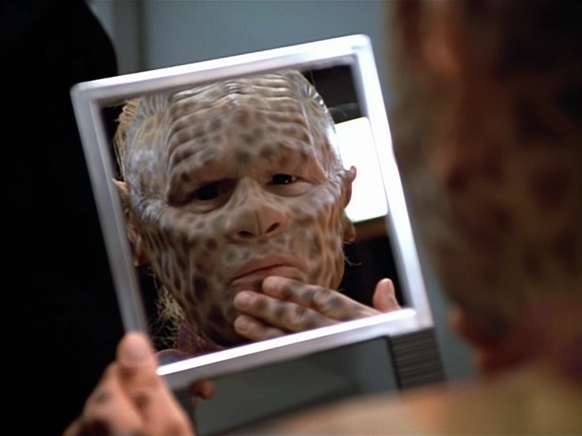 extant_StarTrek_VOY_4x07-ScientificMethod_01534.jpg