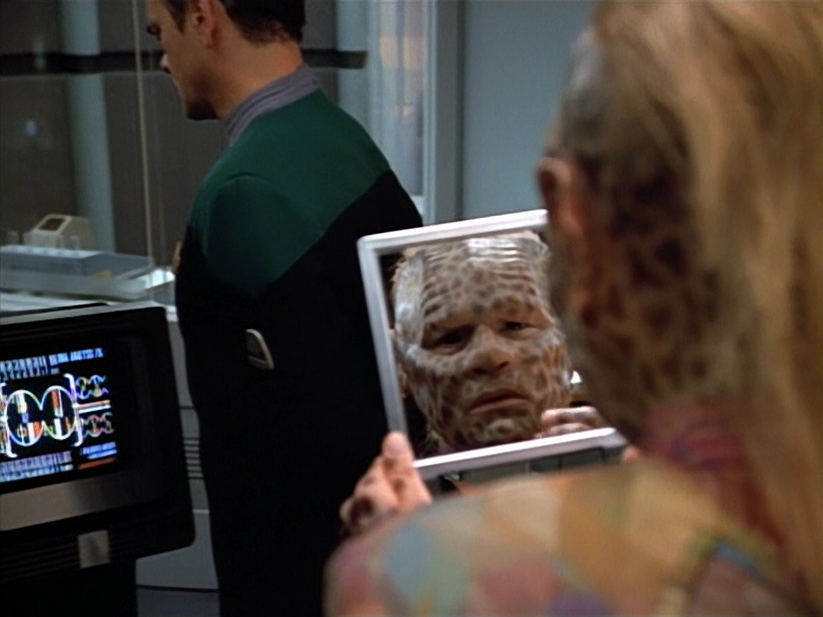 extant_StarTrek_VOY_4x07-ScientificMethod_01538.jpg