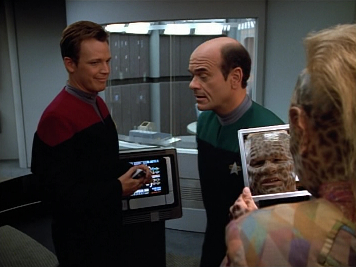 extant_StarTrek_VOY_4x07-ScientificMethod_01601.jpg