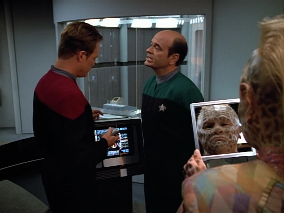 extant_StarTrek_VOY_4x07-ScientificMethod_01608.jpg