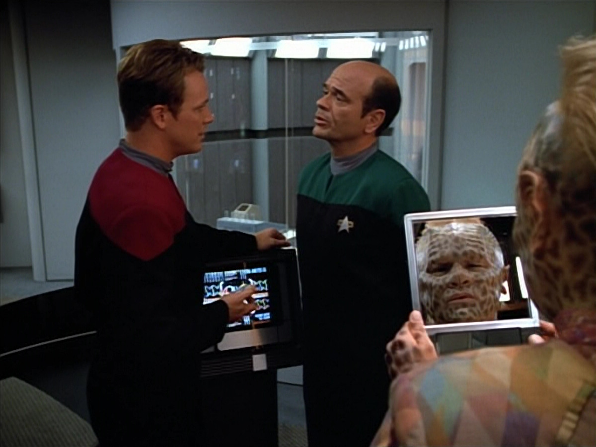 extant_StarTrek_VOY_4x07-ScientificMethod_01621.jpg