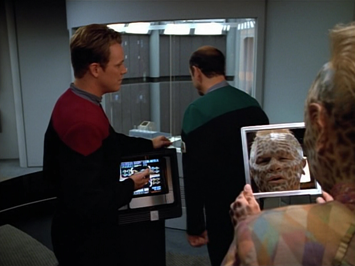 extant_StarTrek_VOY_4x07-ScientificMethod_01625.jpg