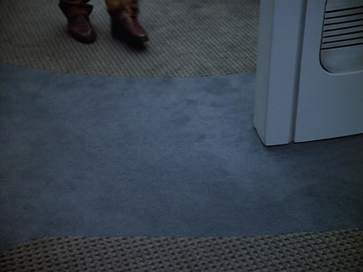 extant_StarTrek_VOY_4x07-ScientificMethod_01633.jpg