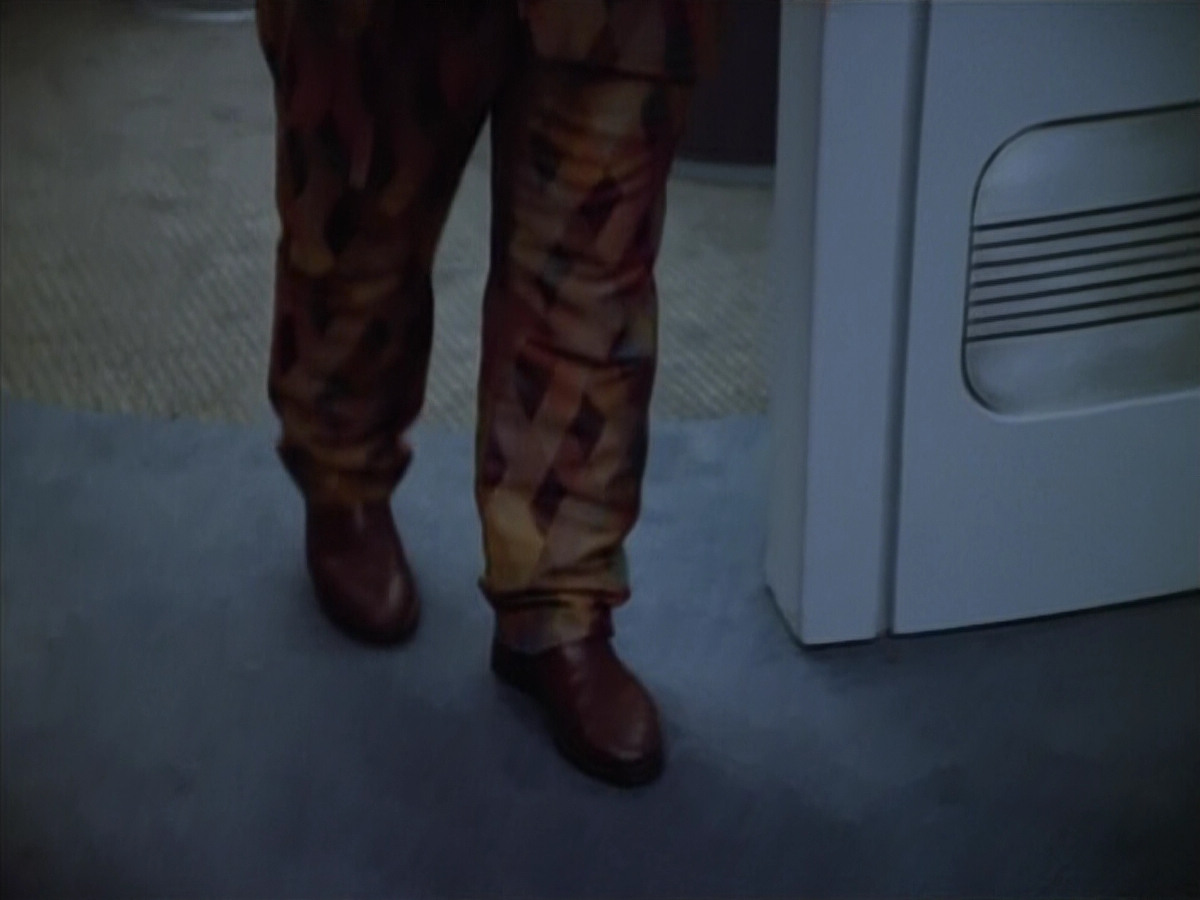 extant_StarTrek_VOY_4x07-ScientificMethod_01636.jpg