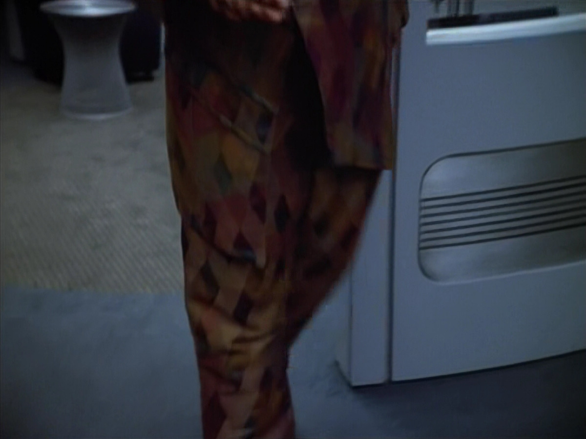 extant_StarTrek_VOY_4x07-ScientificMethod_01637.jpg