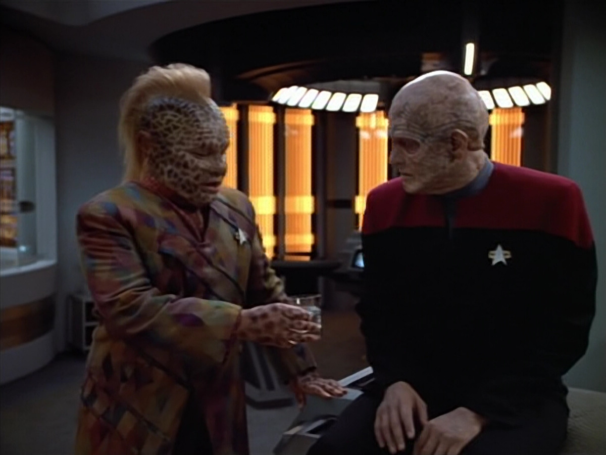 extant_StarTrek_VOY_4x07-ScientificMethod_01647.jpg